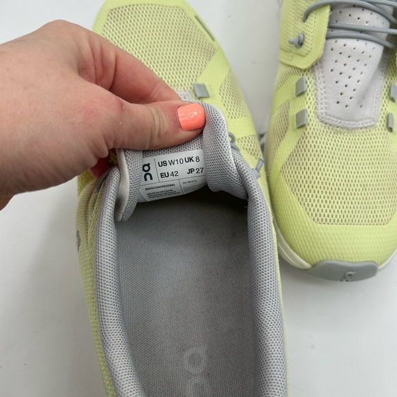 ON CLOUD Women's Cloud 5 Running Shoes color Hay/Frost Light Yellow and Gray 10 - Picture 11 of 13